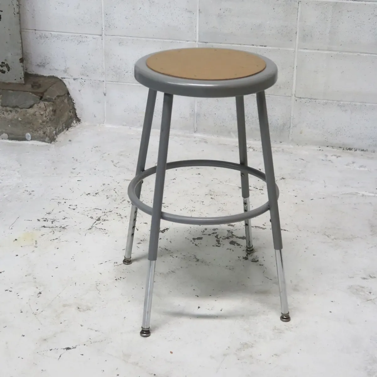 National Public Seating メタルスツール