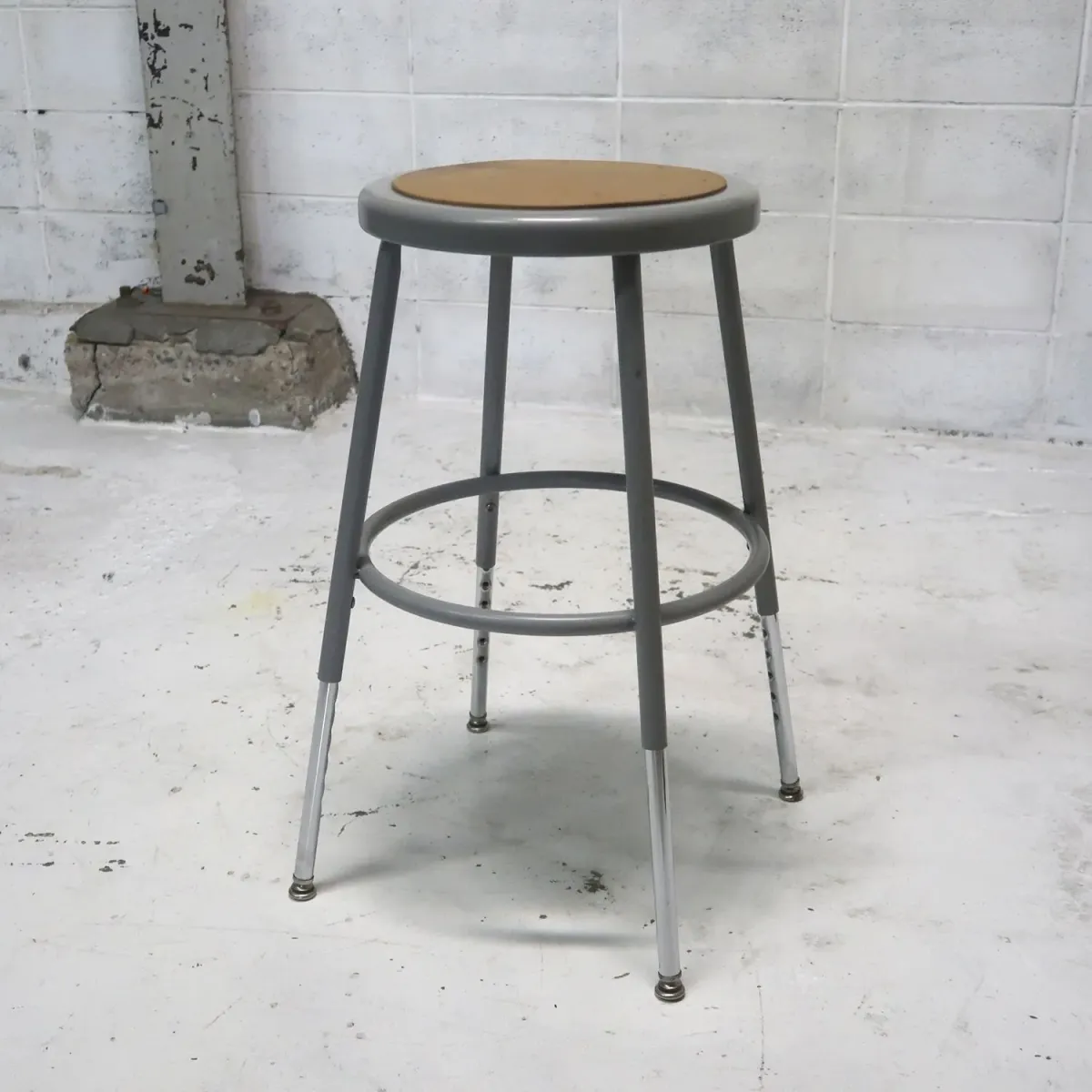 National Public Seating メタルスツール