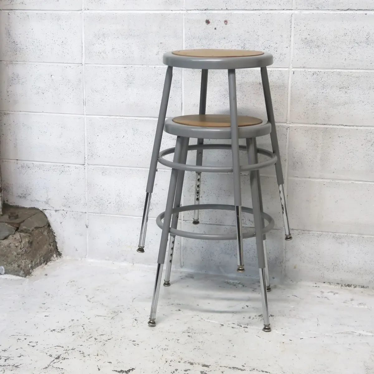 National Public Seating メタルスツール