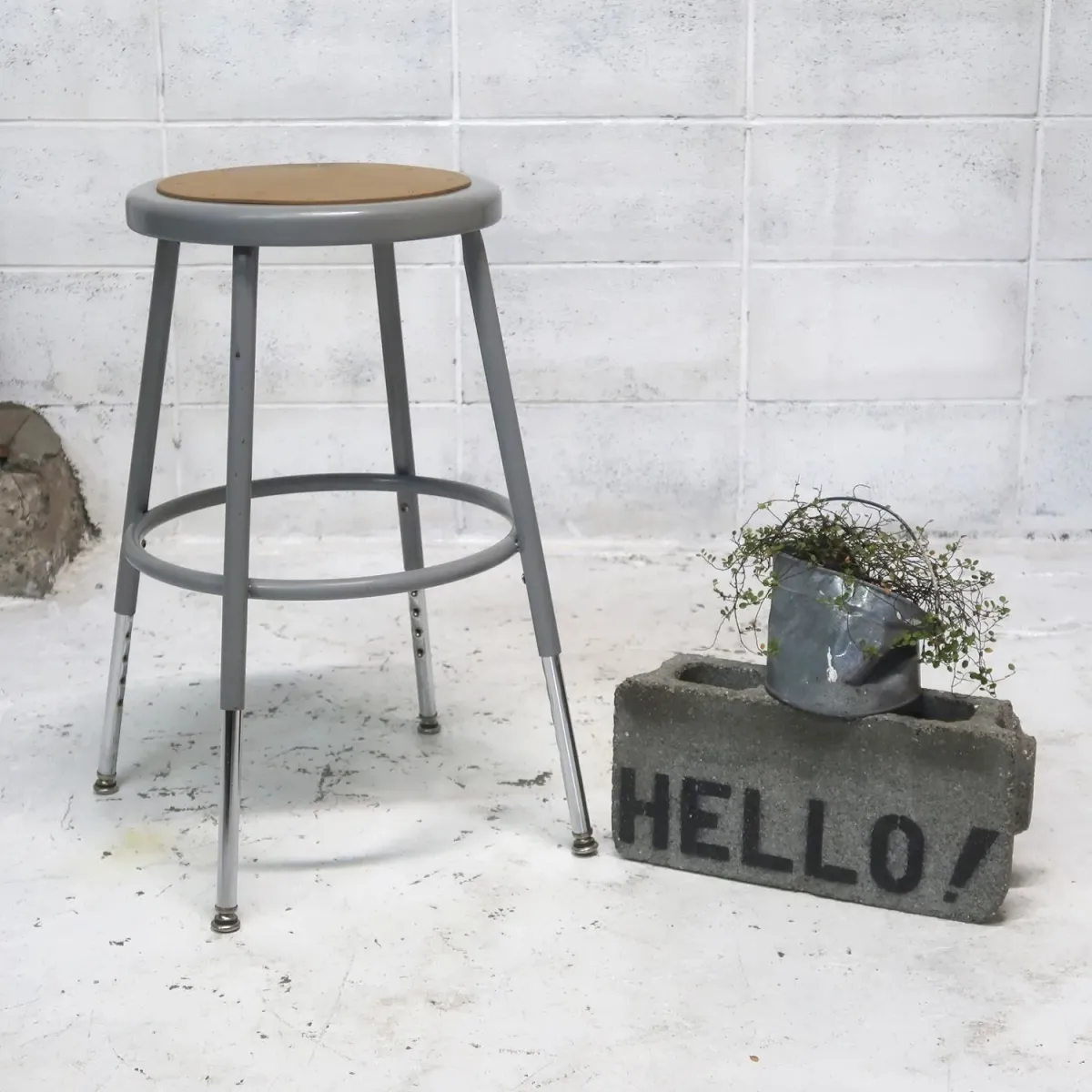 National Public Seating メタルスツール