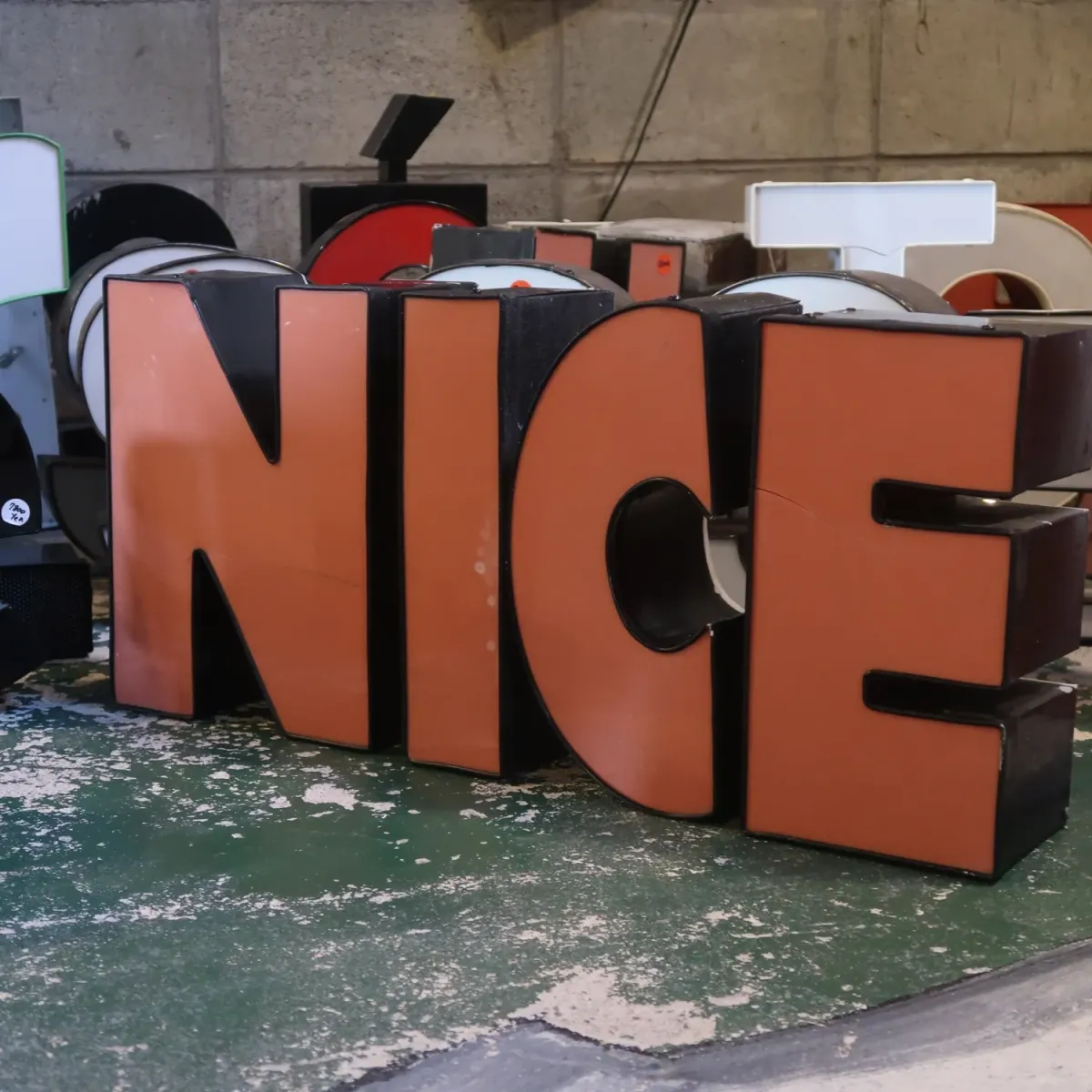 ビンテージ レターサイン E