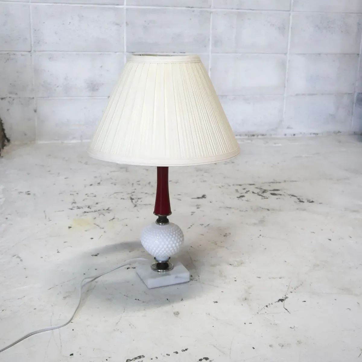 アンティーク ミルクガラス×ストーンベース テーブルランプ