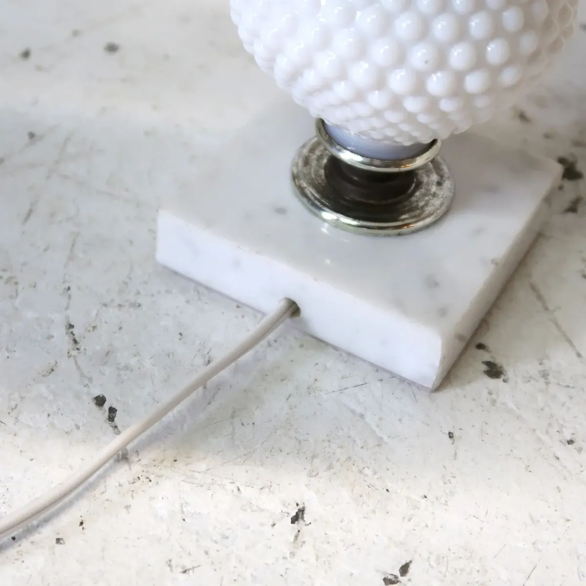 アンティーク ミルクガラス×ストーンベース テーブルランプ