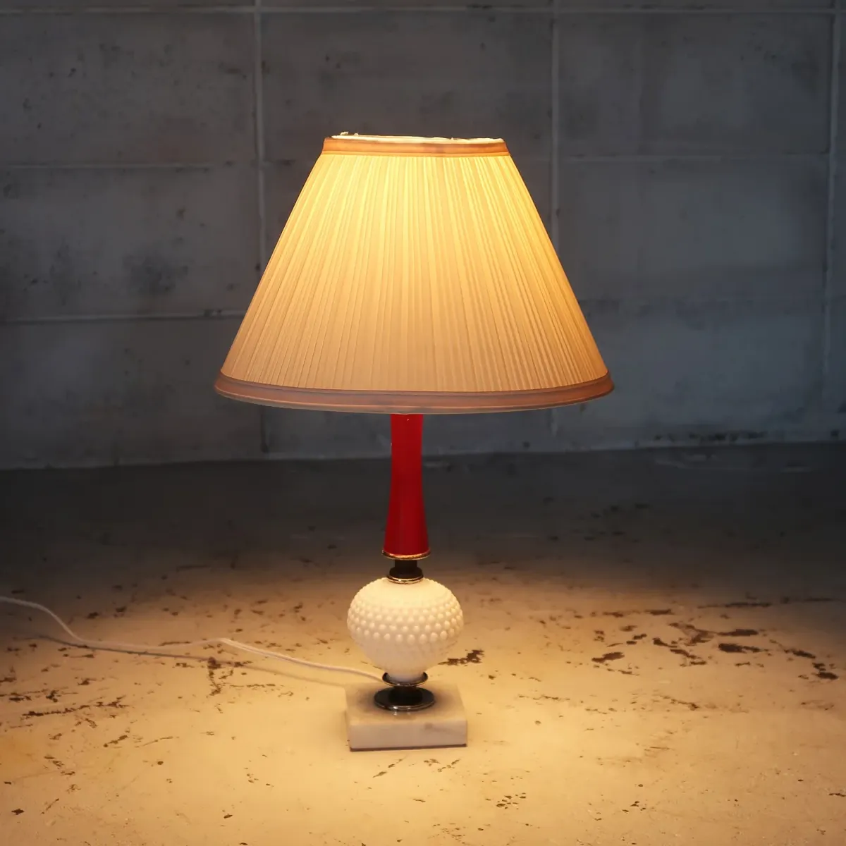 アンティーク ミルクガラス×ストーンベース テーブルランプ