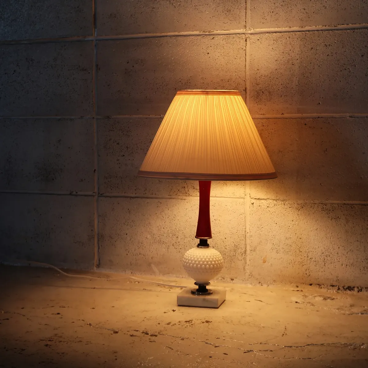 アンティーク ミルクガラス×ストーンベース テーブルランプ