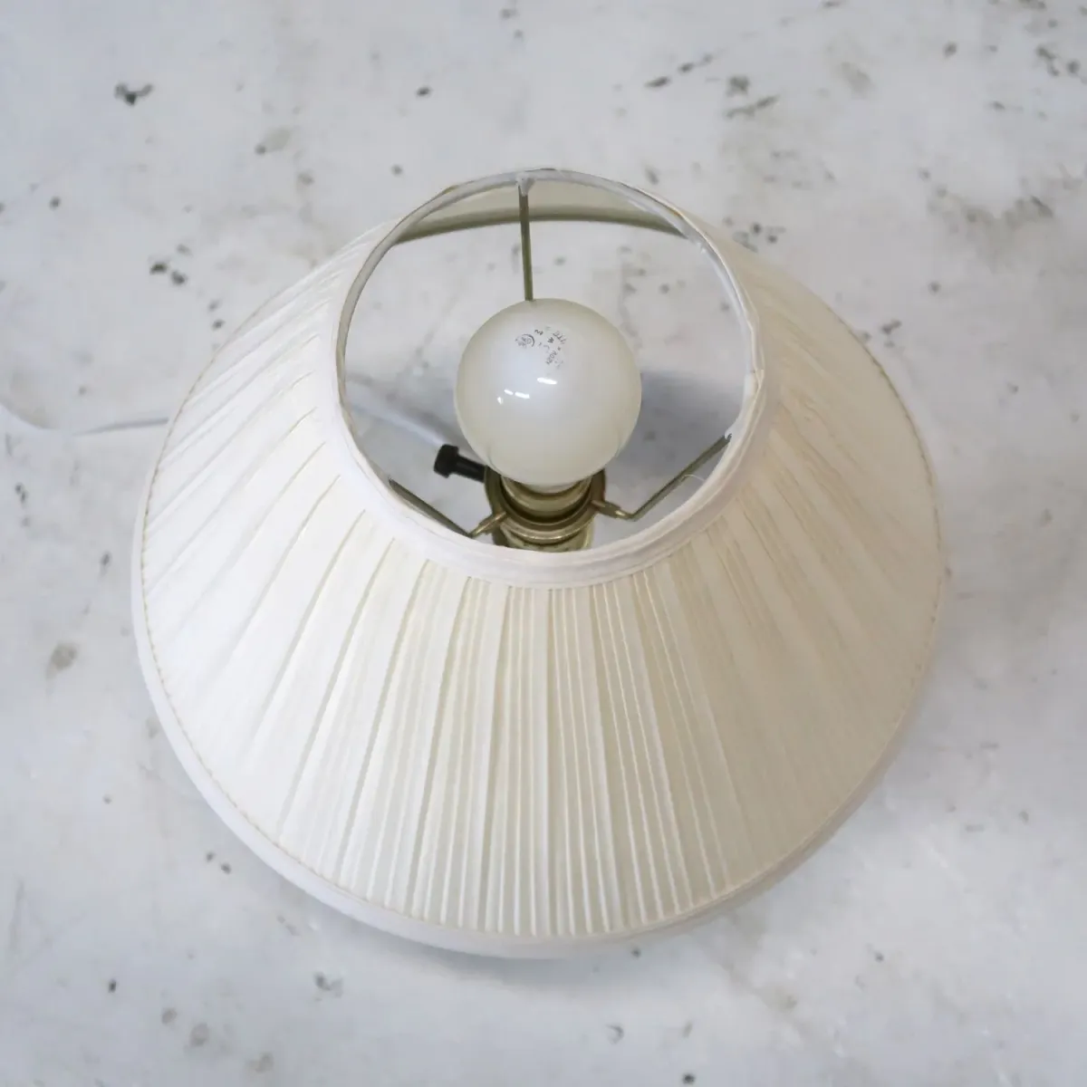 アンティーク ミルクガラス×ストーンベース テーブルランプ