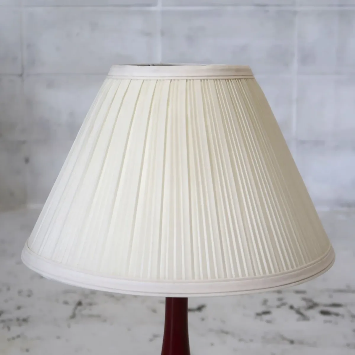 アンティーク ミルクガラス×ストーンベース テーブルランプ