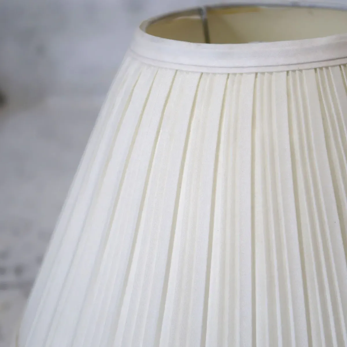 アンティーク ミルクガラス×ストーンベース テーブルランプ