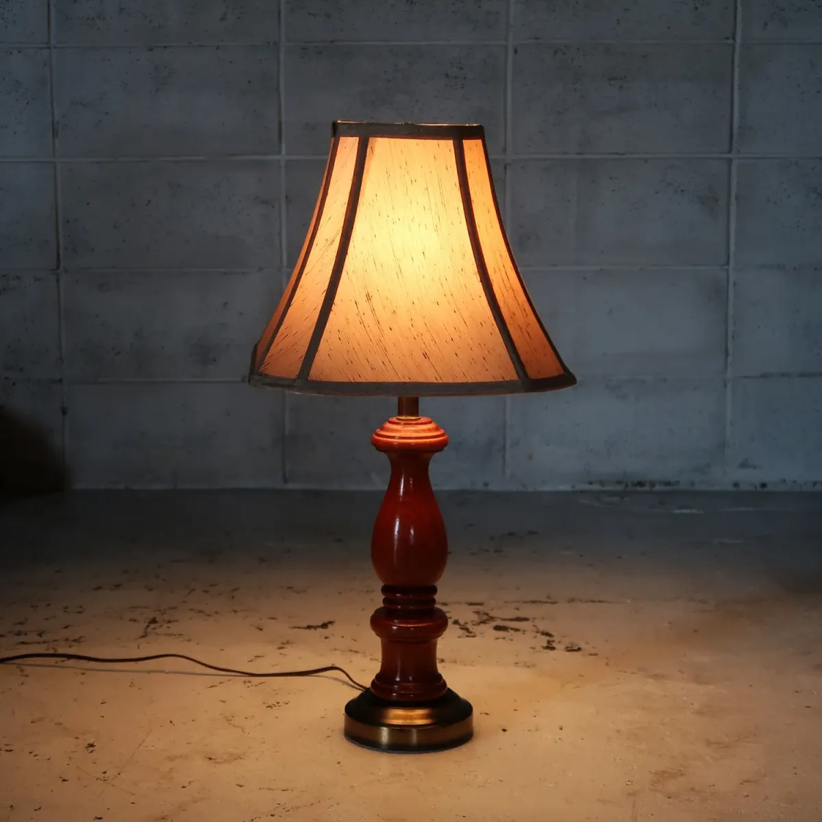 アンティーク モダンデザイン テーブルランプ