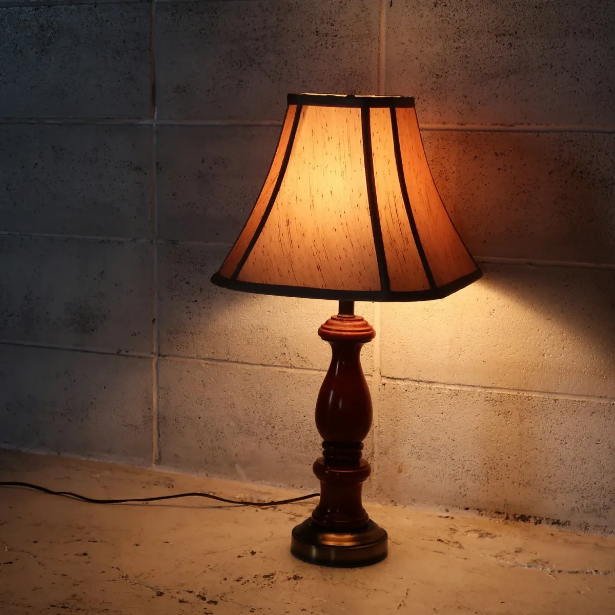 アンティーク モダンデザイン テーブルランプ