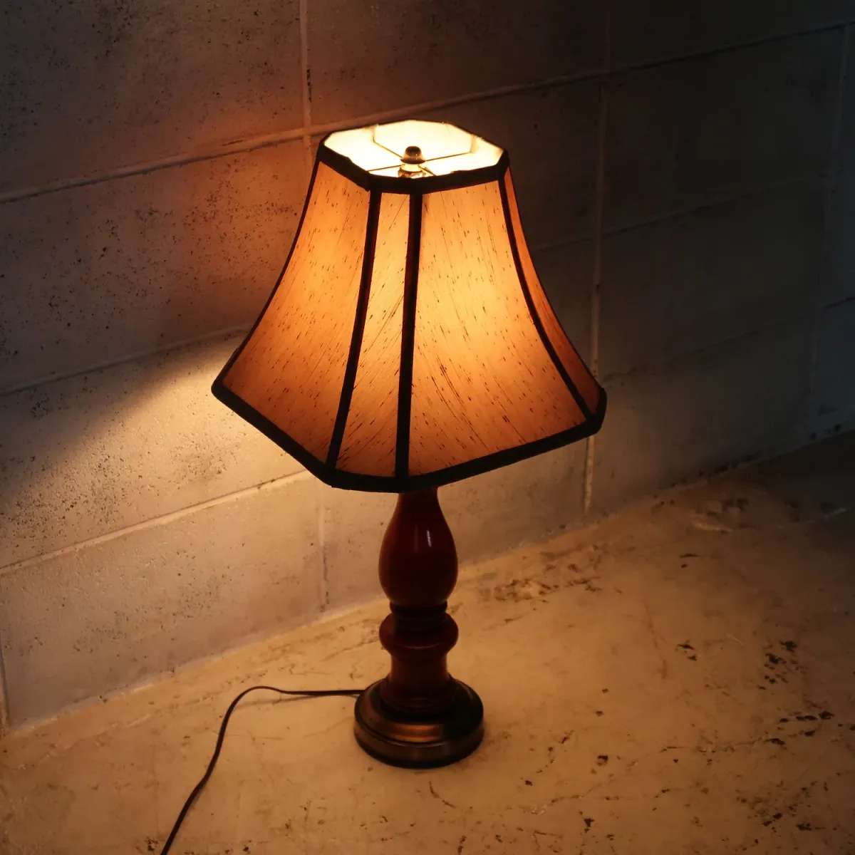 アンティーク モダンデザイン テーブルランプ