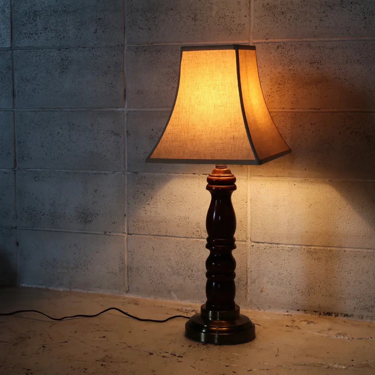 アンティーク モダンデザイン テーブルランプ