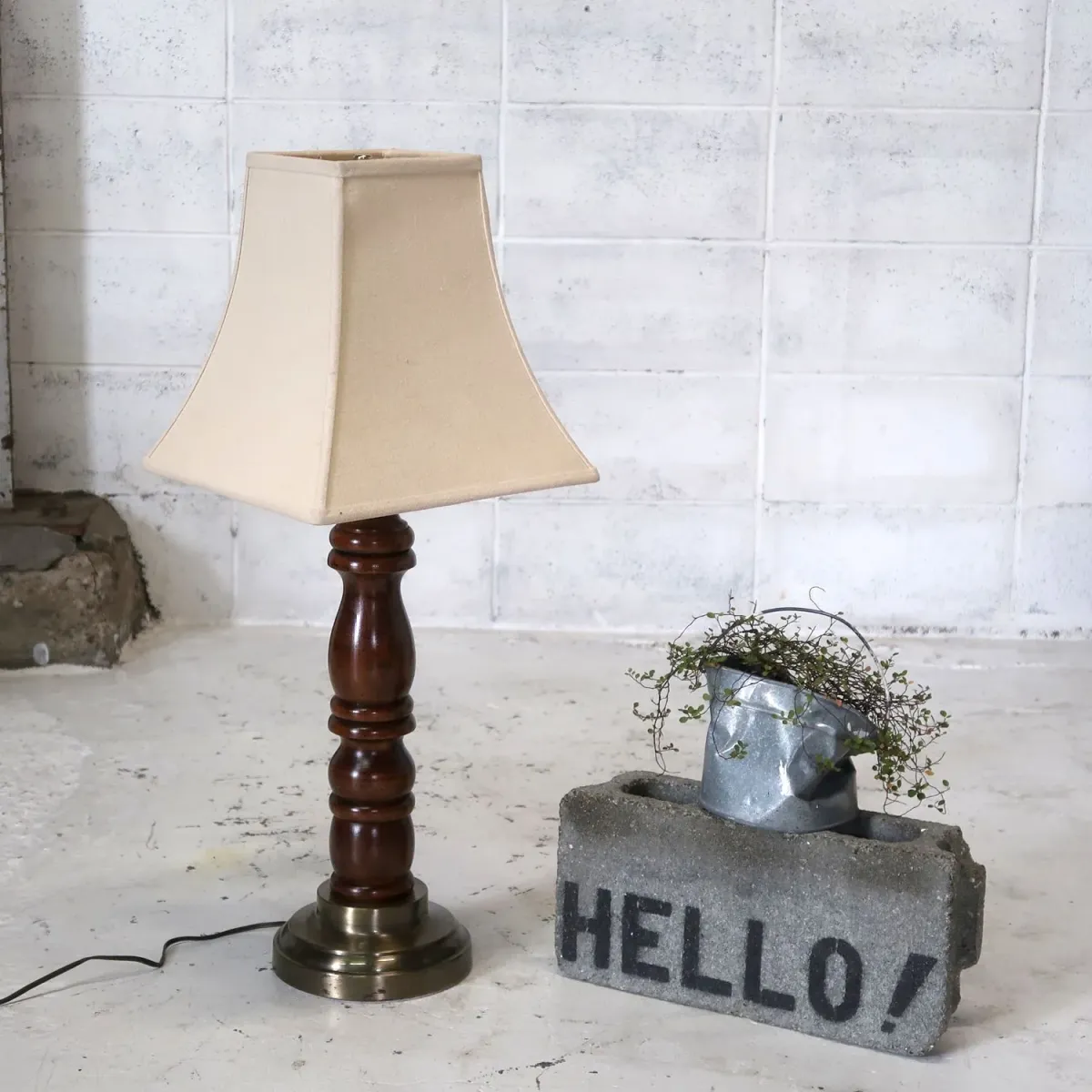 アンティーク モダンデザイン テーブルランプ