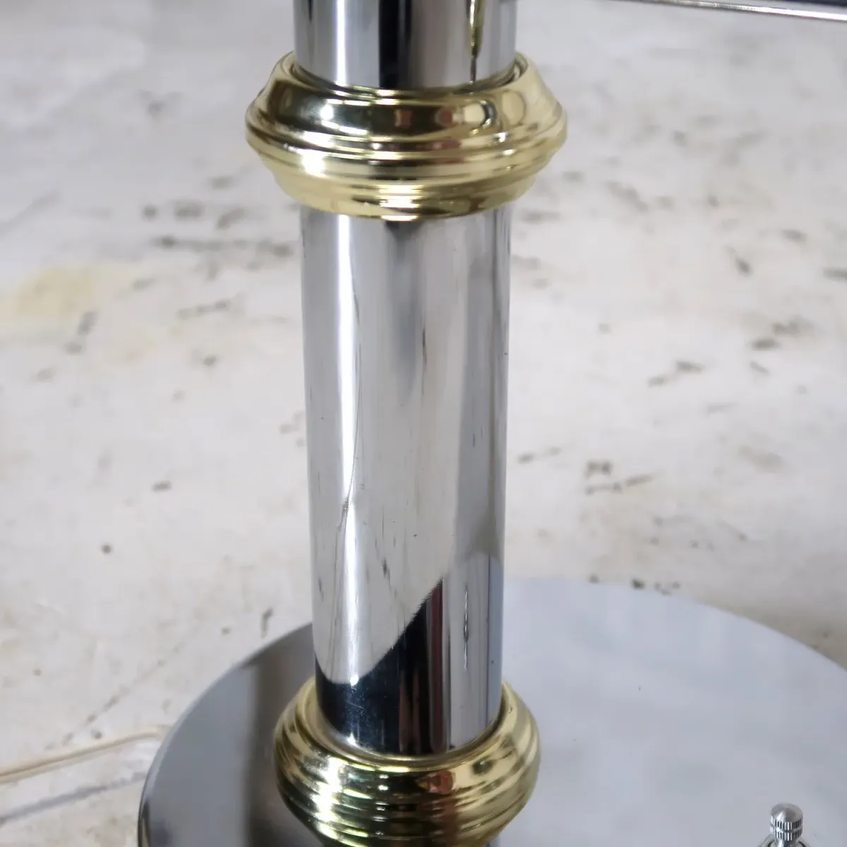 アンティーク メタルデザイン テーブルランプ