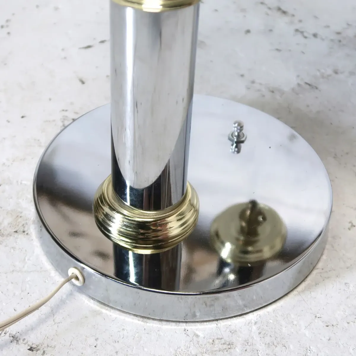 アンティーク メタルデザイン テーブルランプ