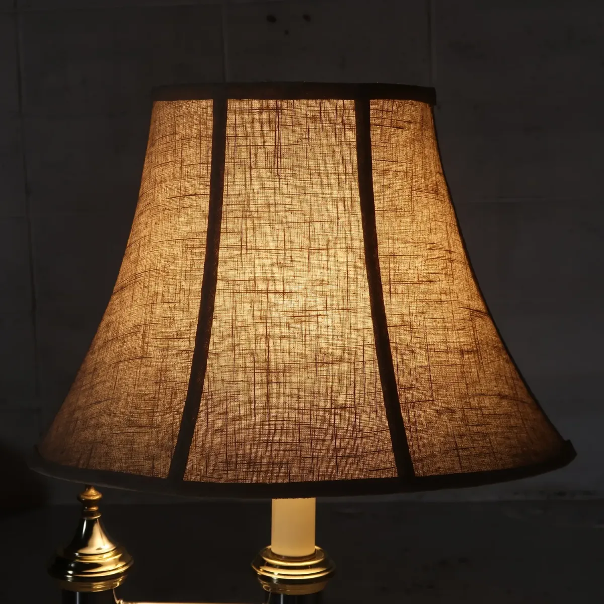 アンティーク メタルデザイン テーブルランプ