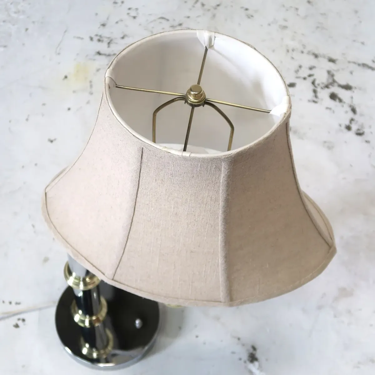 アンティーク メタルデザイン テーブルランプ