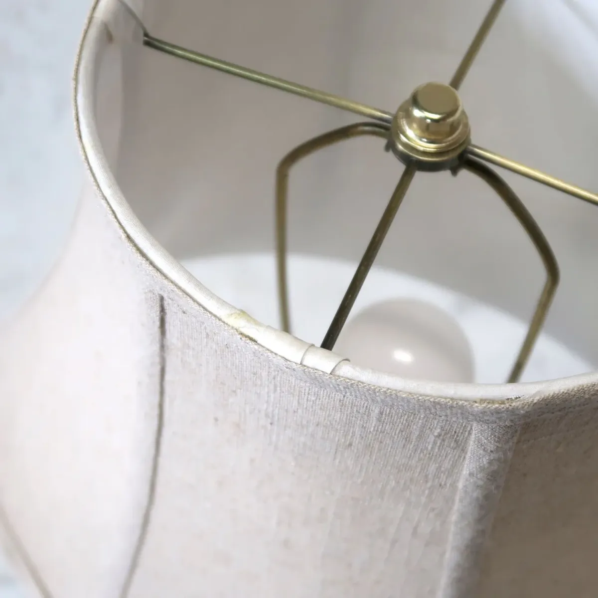 アンティーク メタルデザイン テーブルランプ