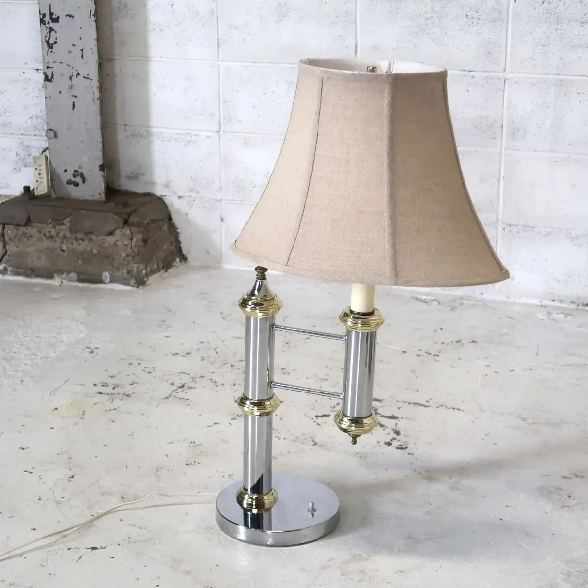 アンティーク メタルデザイン テーブルランプ