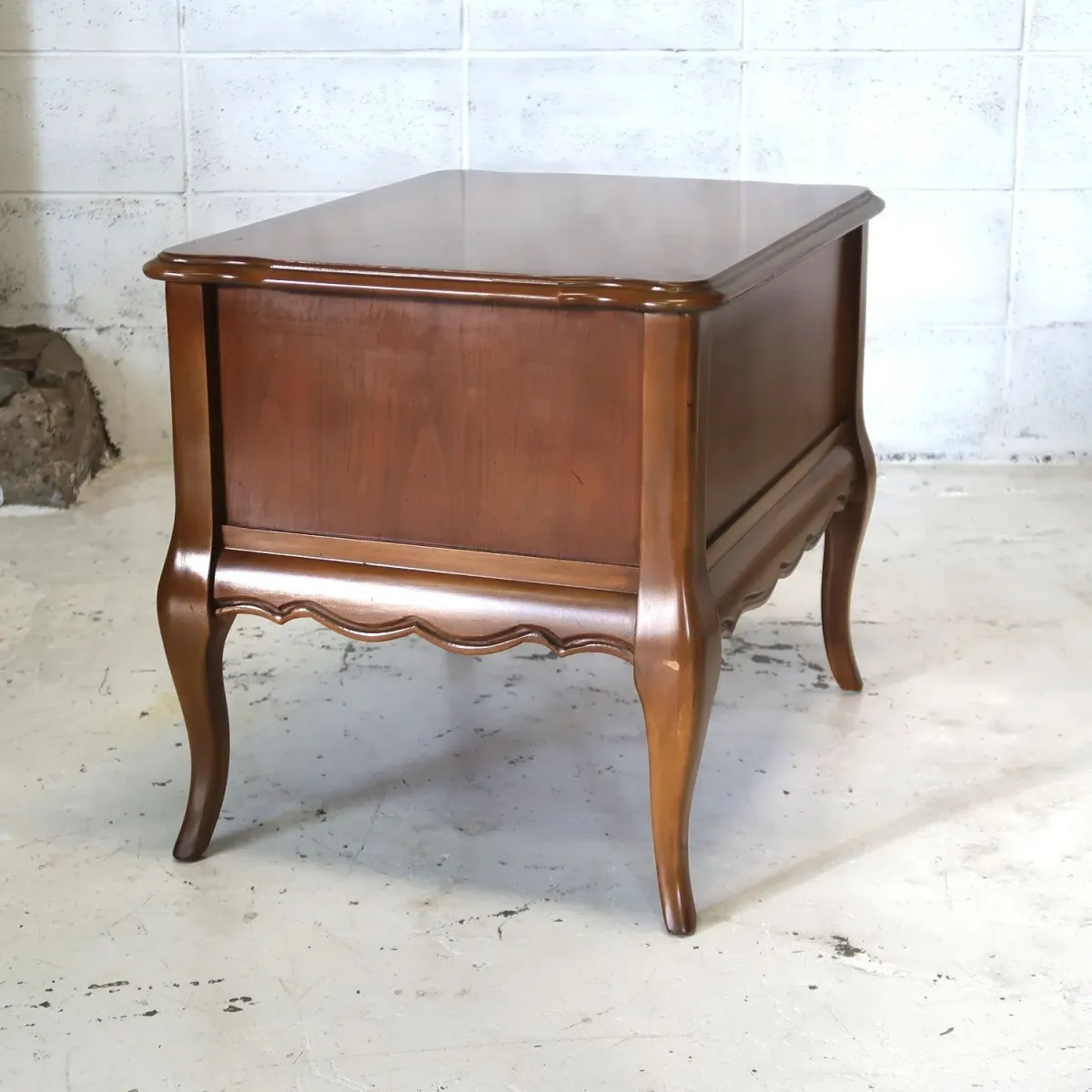 BASSETT FURNITURE アンティーク サイドテーブル