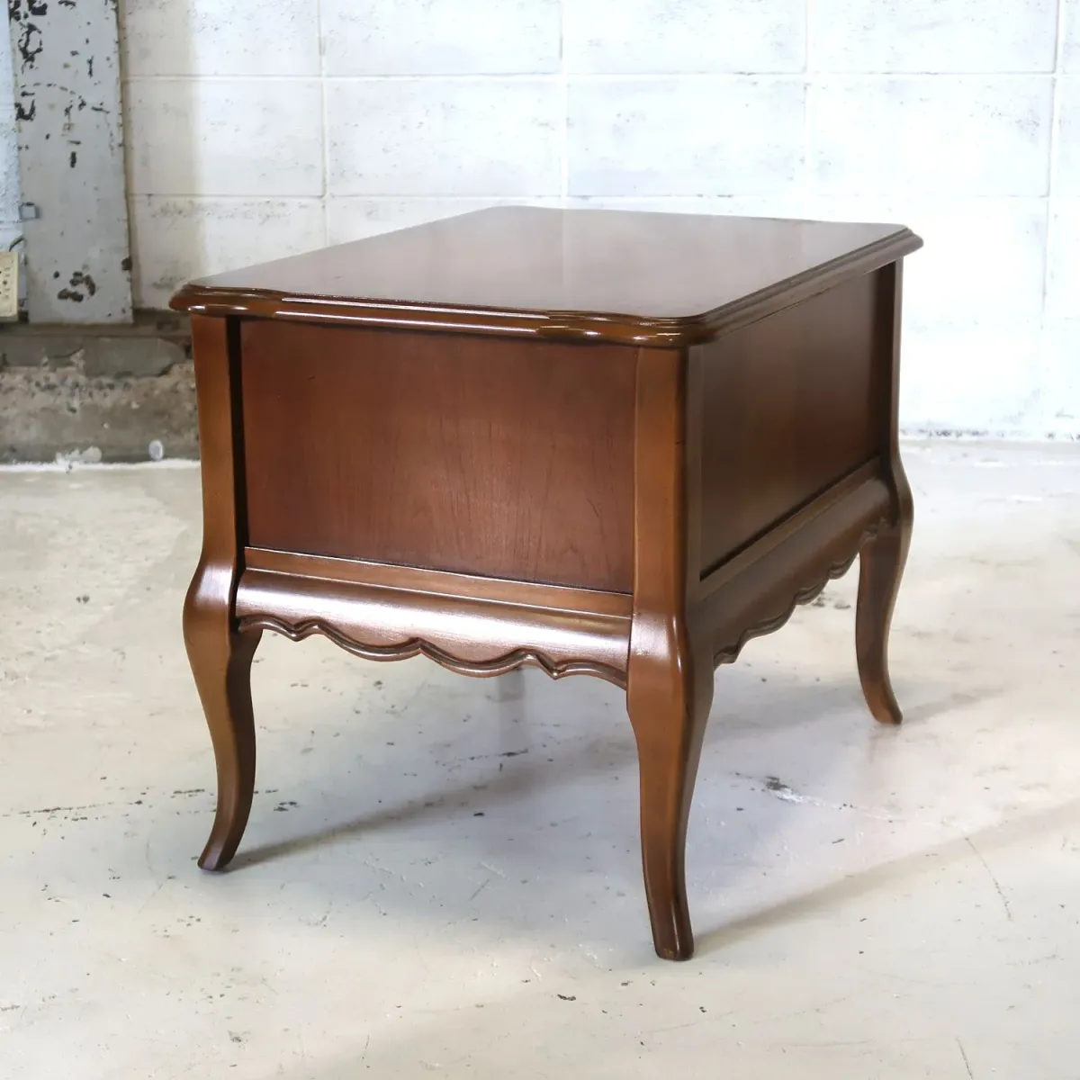 BASSETT FURNITURE アンティーク サイドテーブル