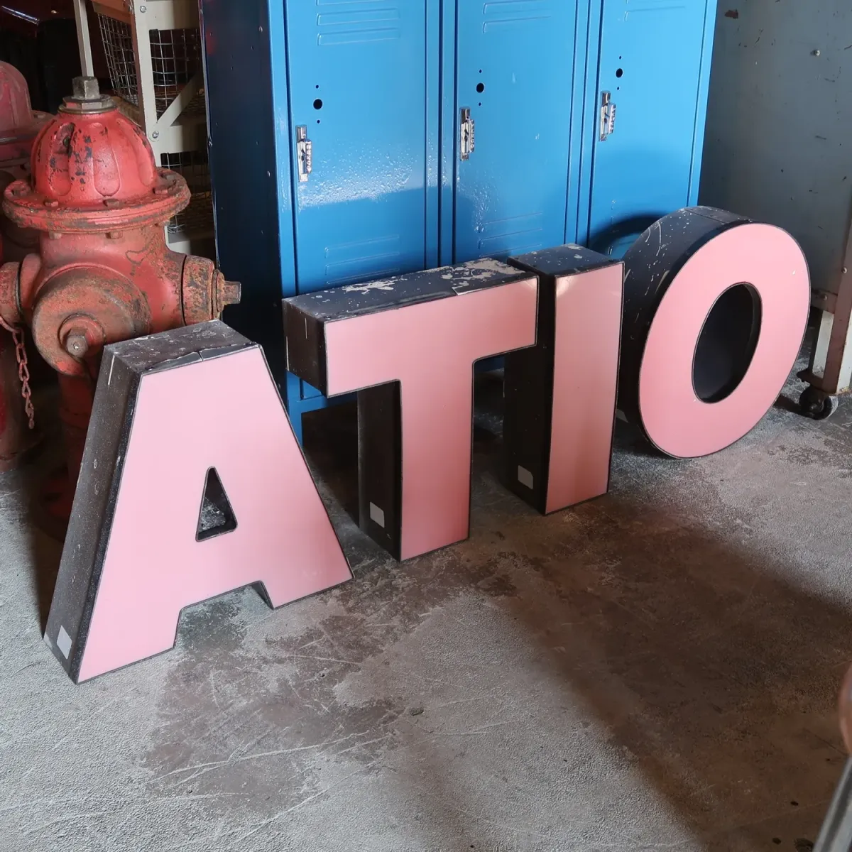 ビンテージ レターサイン O