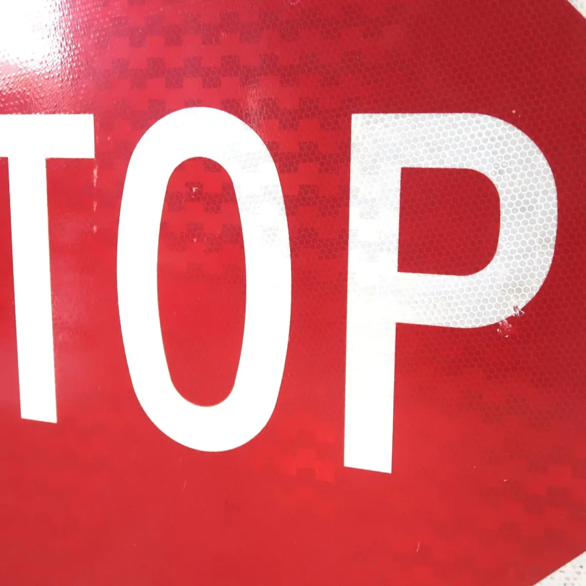 STOP ロードサイン