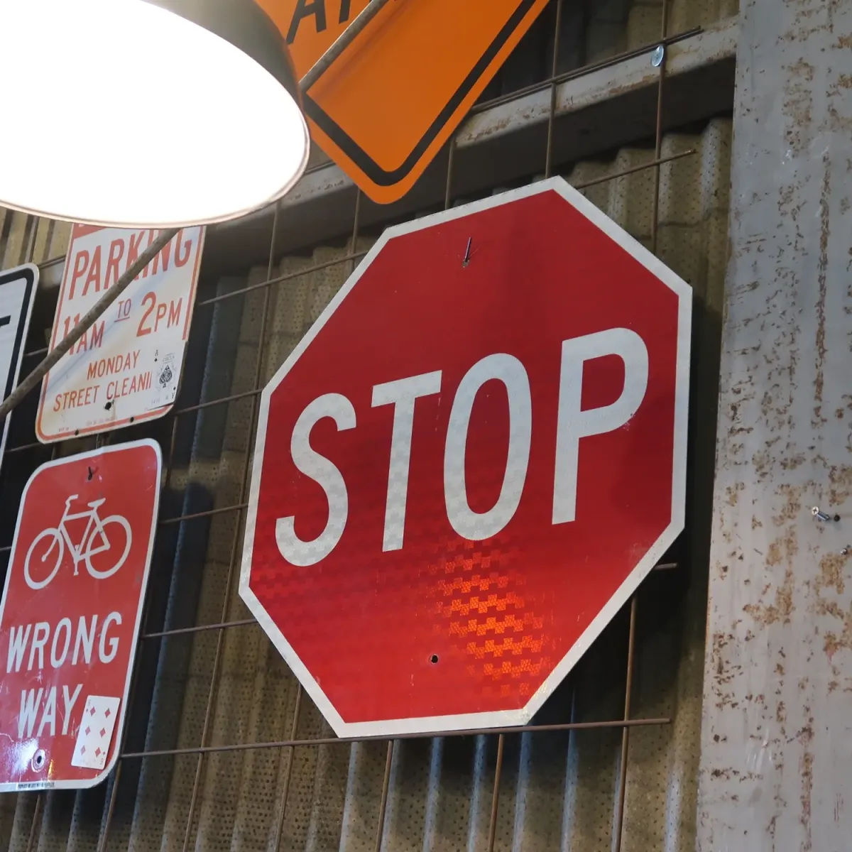 STOP ロードサイン