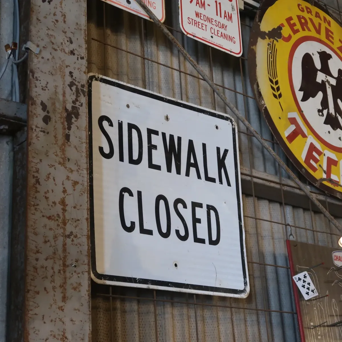 SIDEWALK CLOSED ロードサイン