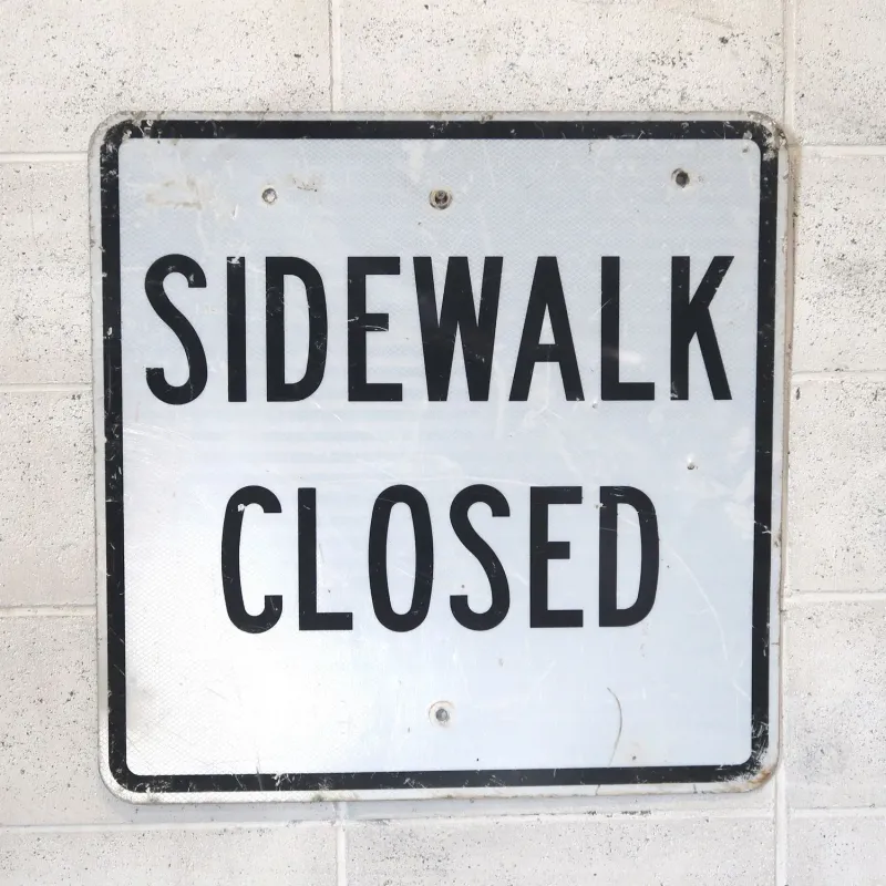 SIDEWALK CLOSED ロードサイン