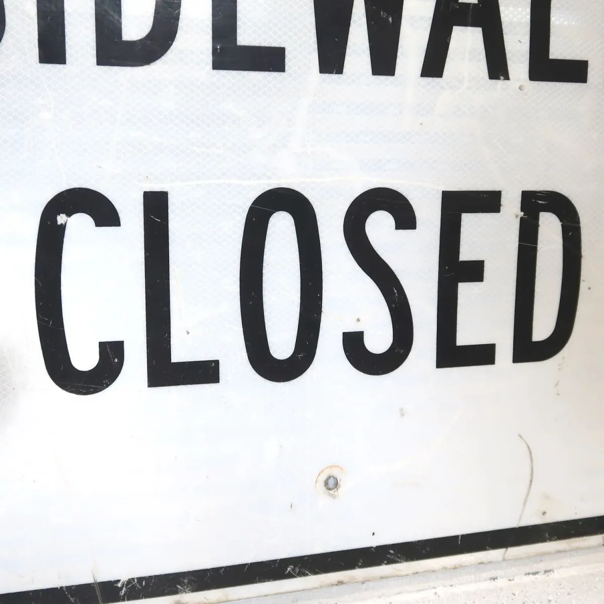 SIDEWALK CLOSED ロードサイン