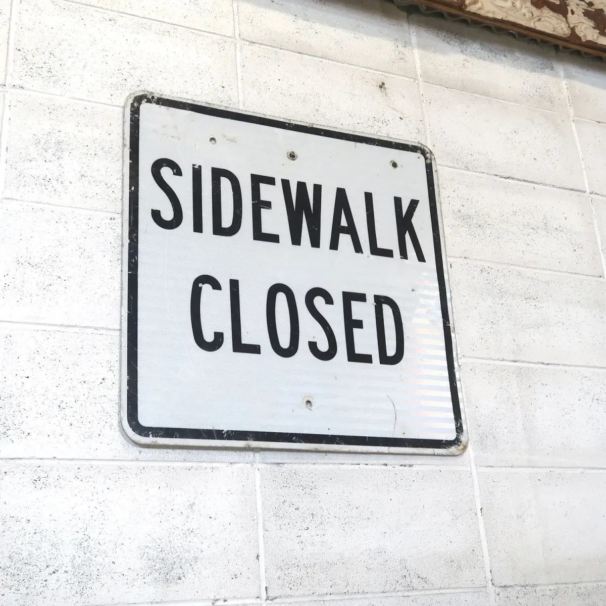 SIDEWALK CLOSED ロードサイン