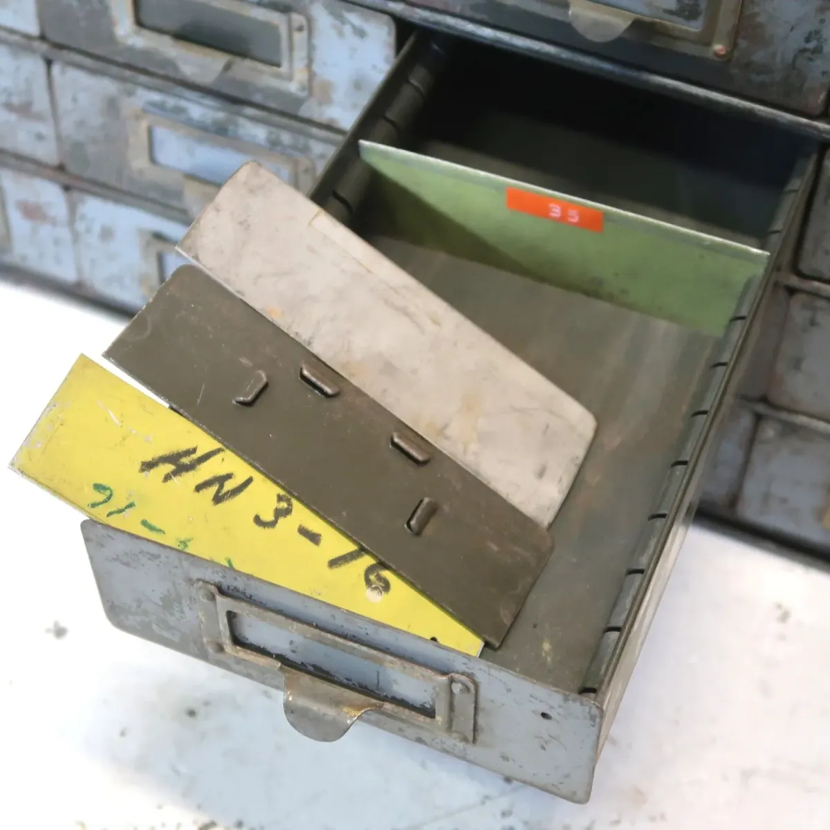 LOCKHEED ビンテージ メタルパーツキャビネット