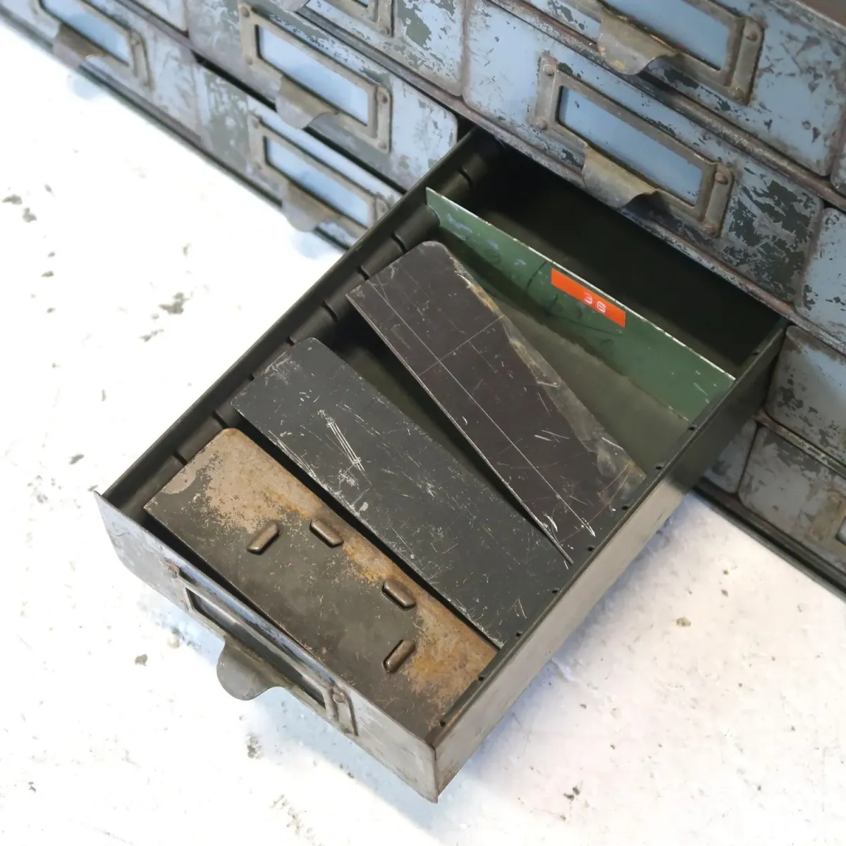 LOCKHEED ビンテージ メタルパーツキャビネット