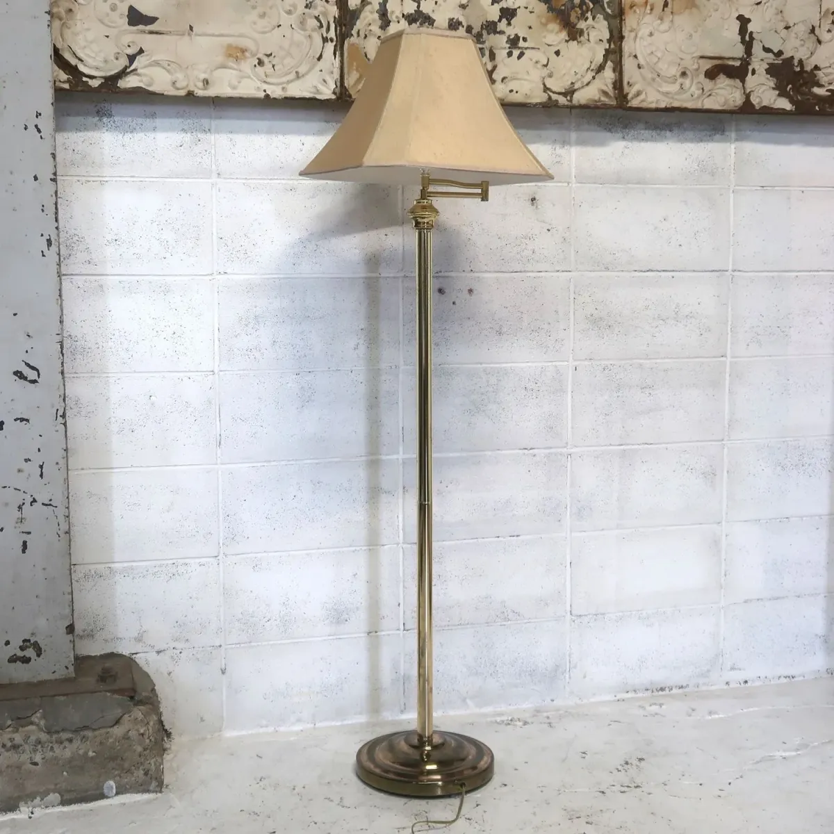 アンティーク ゴールドメタル フロアランプ
