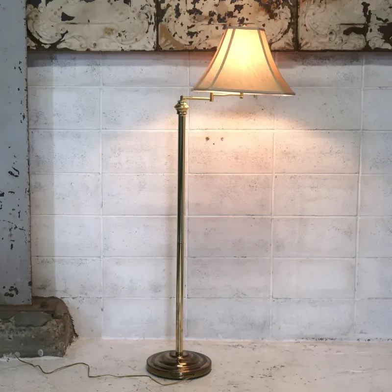 アンティーク ゴールドメタル フロアランプ
