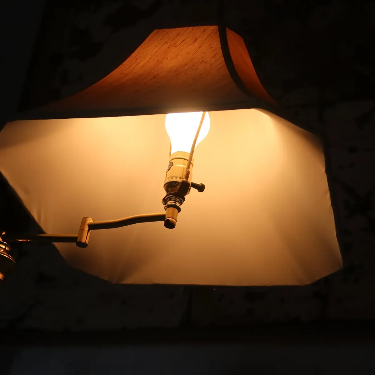 アンティーク ゴールドメタル フロアランプ