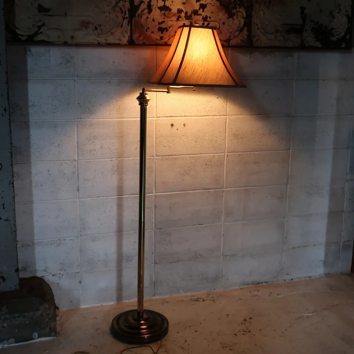 アンティーク ゴールドメタル フロアランプ