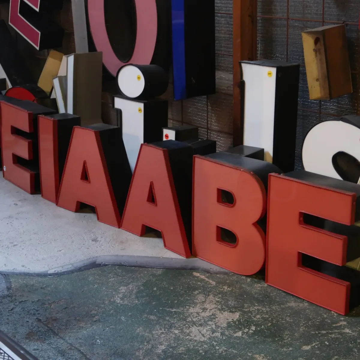 ビンテージ レターサイン E