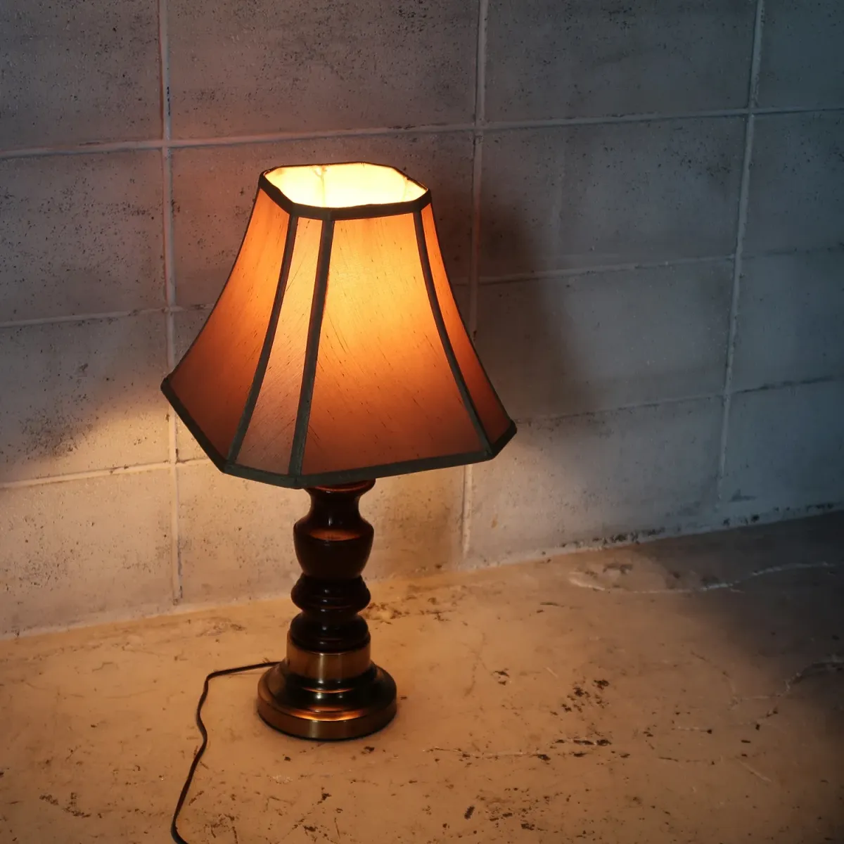 アンティーク モダンデザイン テーブルランプ