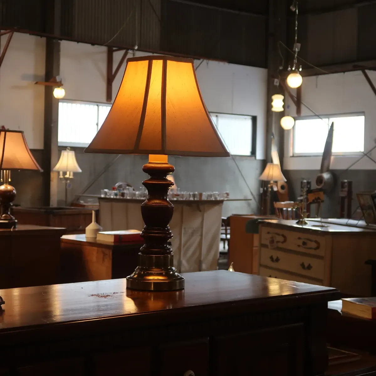 アンティーク モダンデザイン テーブルランプ