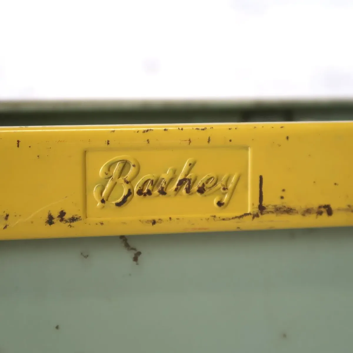 Bathey ビンテージ メタルキャビネット