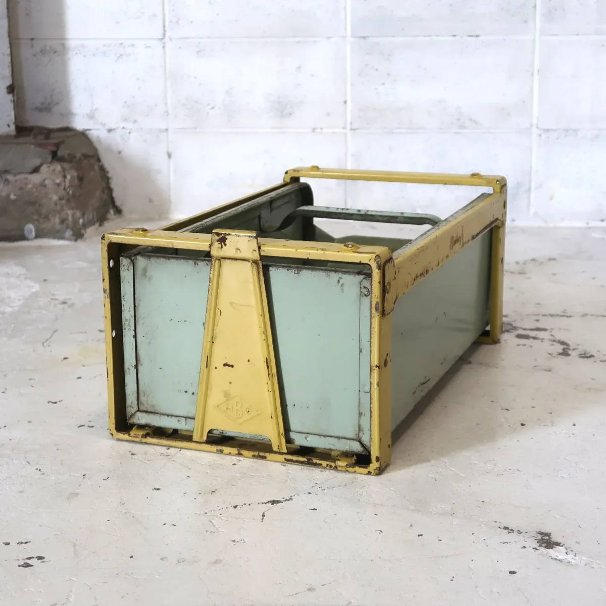 Bathey ビンテージ メタルキャビネット