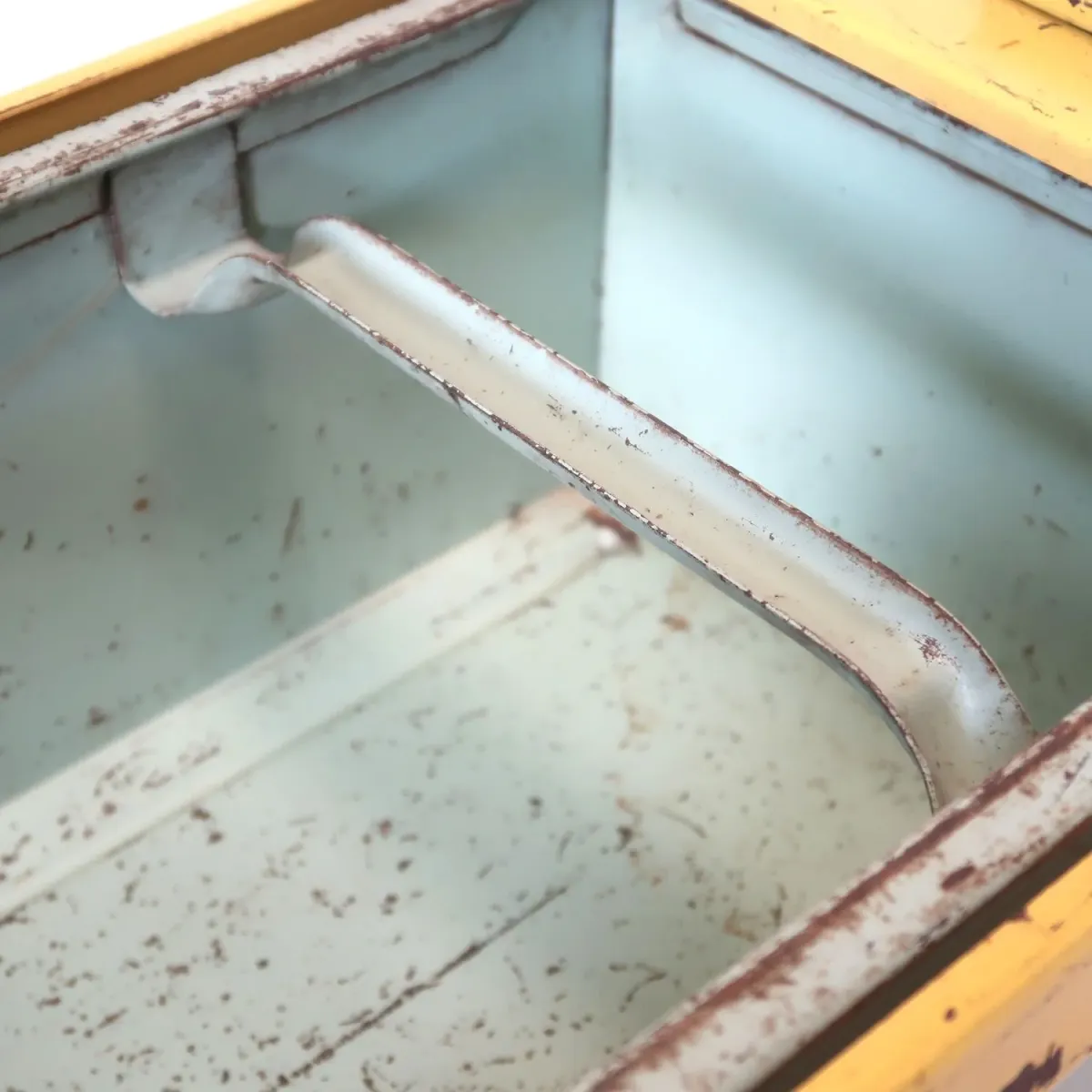 Bathey ビンテージ メタルキャビネット