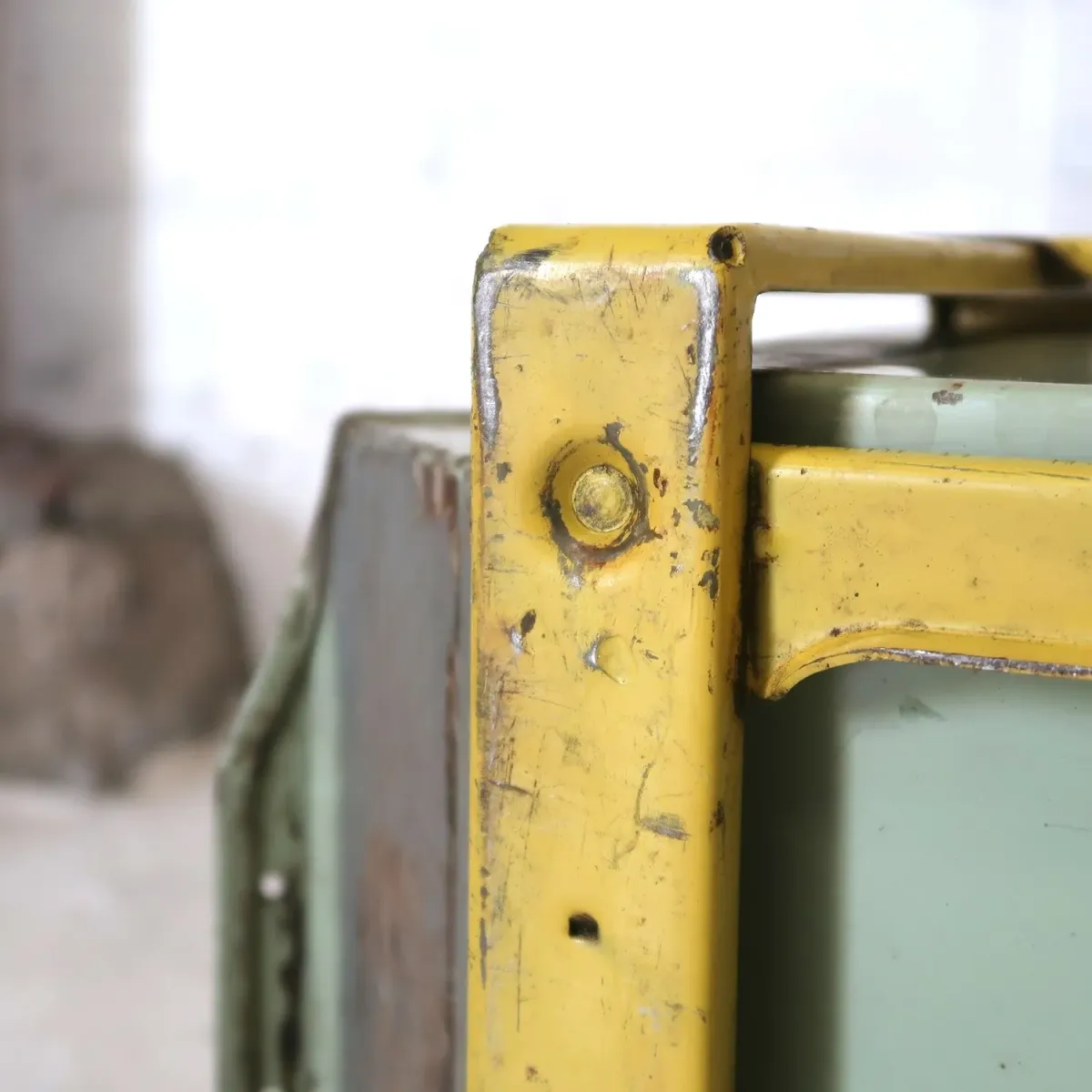 Bathey ビンテージ メタルキャビネット