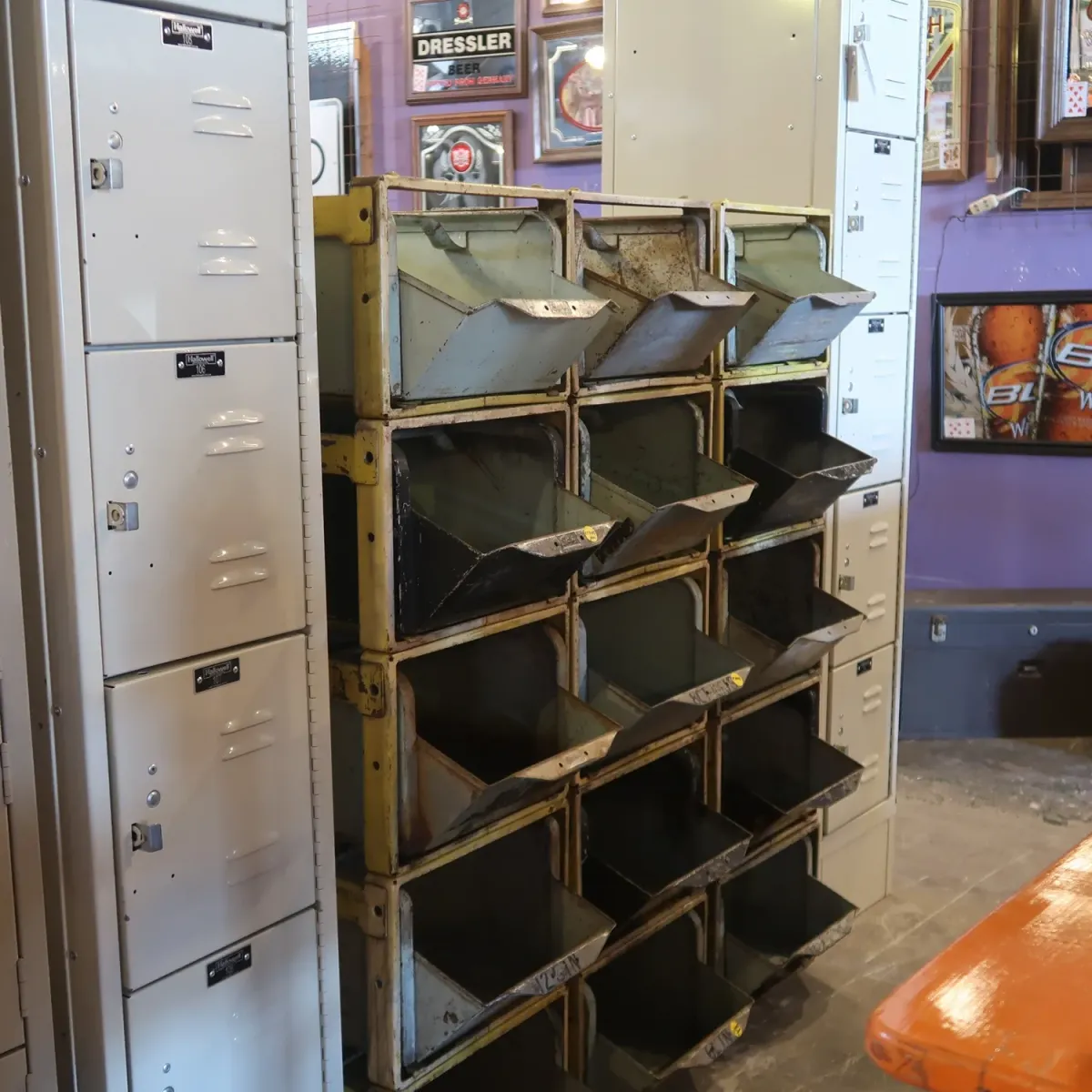 Bathey ビンテージ メタルキャビネット