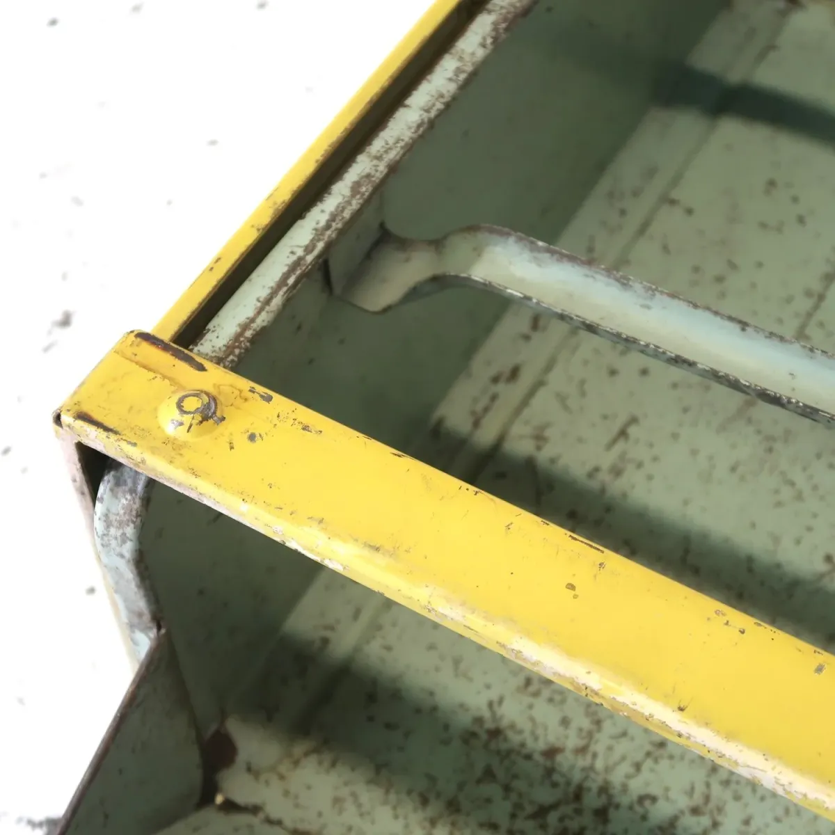 Bathey ビンテージ メタルキャビネット