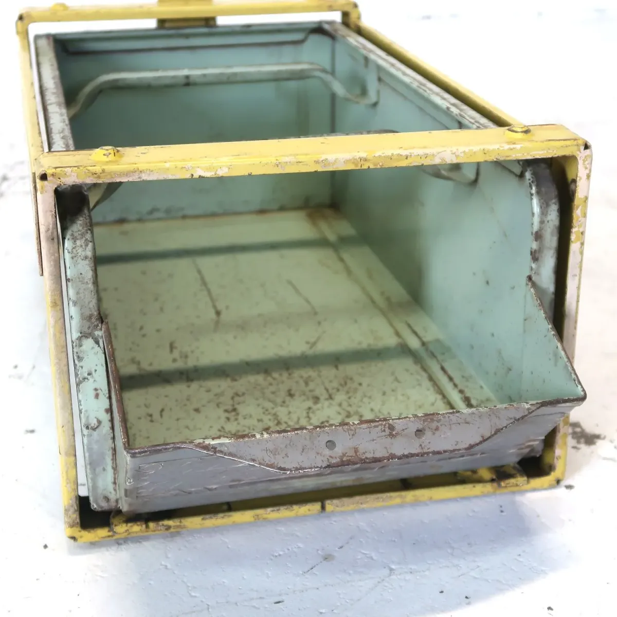 Bathey ビンテージ メタルキャビネット