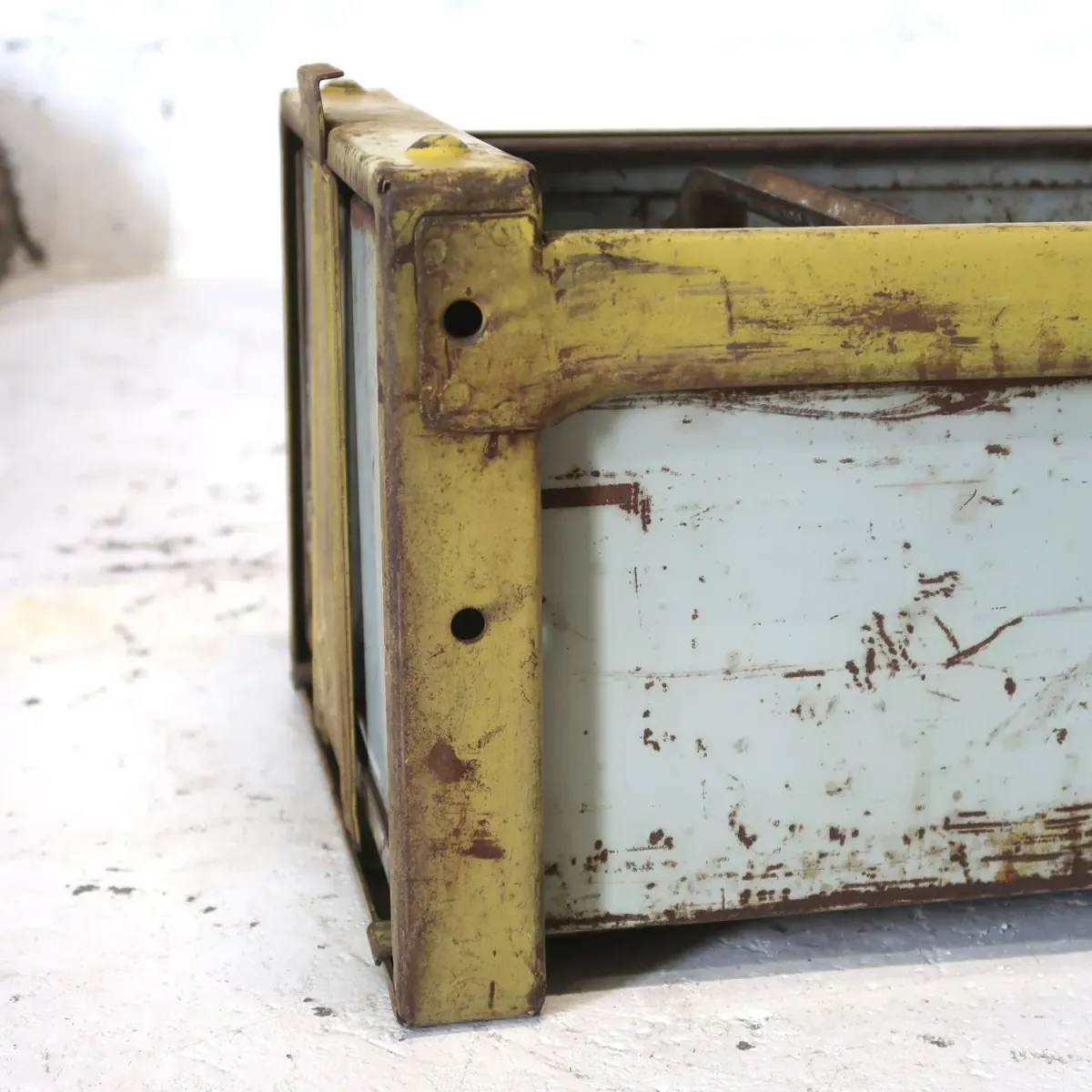 Bathey ビンテージ メタルキャビネット