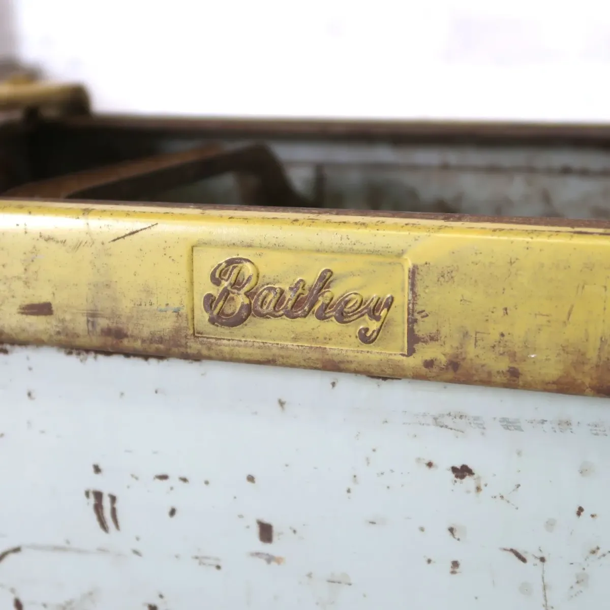 Bathey ビンテージ メタルキャビネット